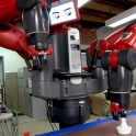 Expressiver Roboter als Fabrikarbeiter